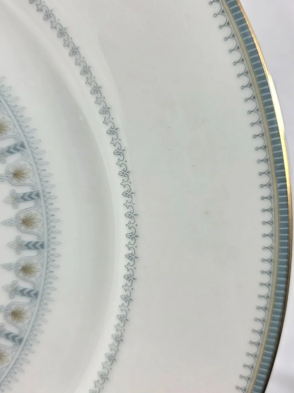 ONE Noritake Maya Dinner Plate White with Blue & Green Geometric Design 6213